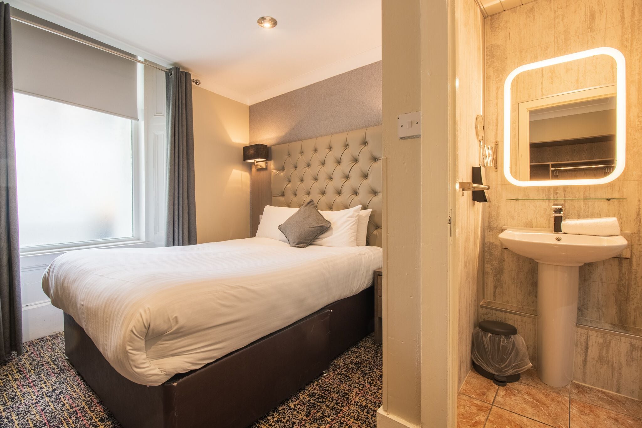 budget double room | in-room safe, desk, iron/ironing board, free wifi