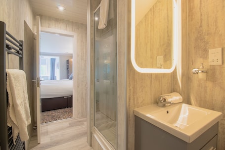 Shower, free toiletries, hair dryer, towels