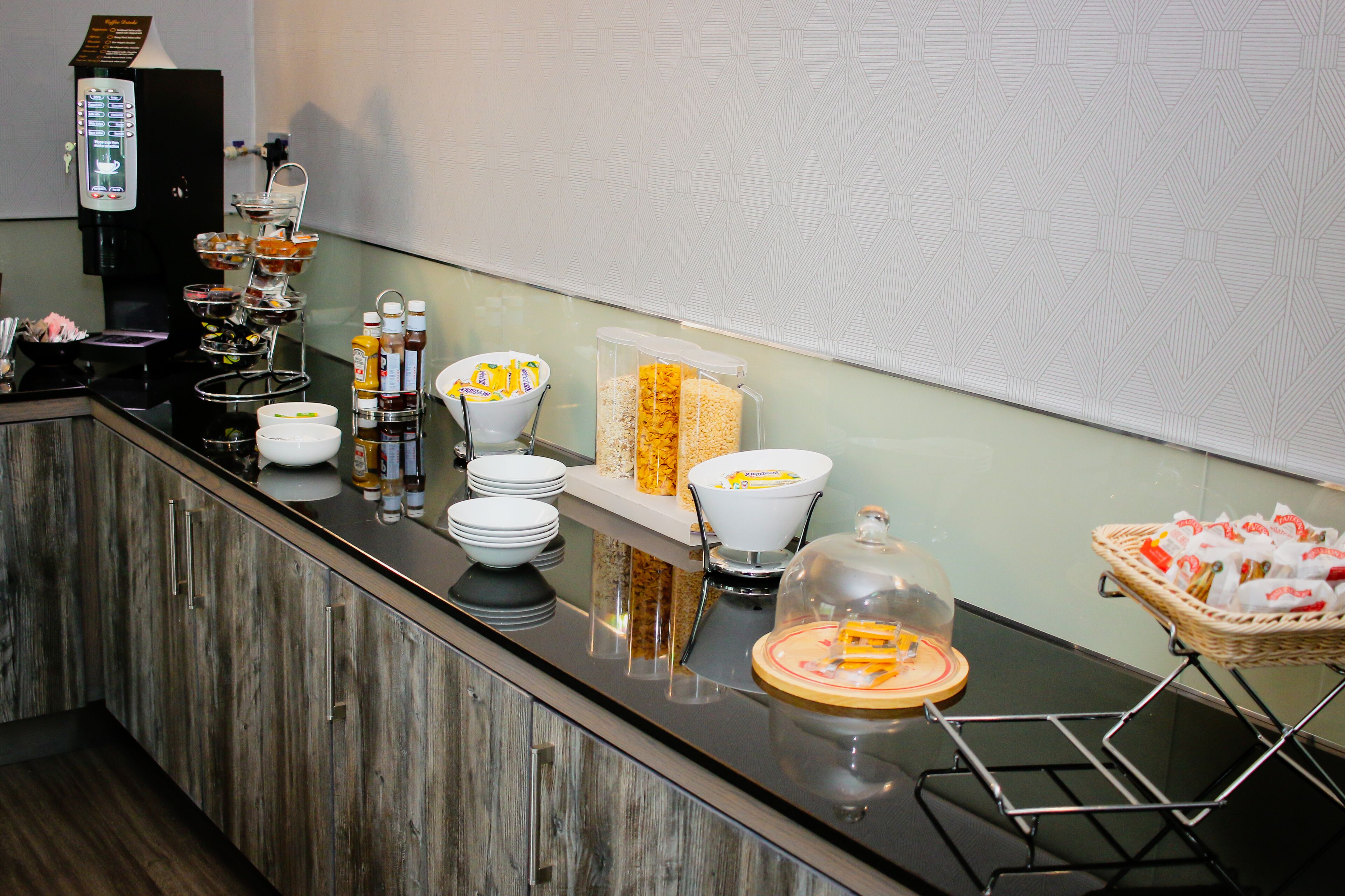 Desayuno completo (GBP 9 por persona) 