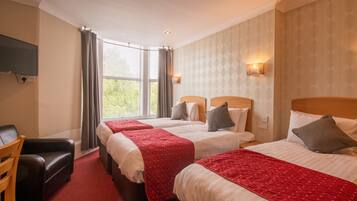 Triple Room | In-room safe, desk, iron/ironing board, free WiFi