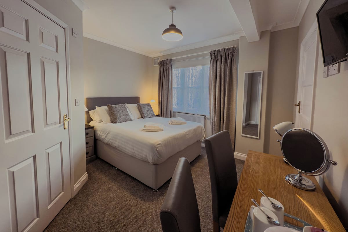 Double Room | In-room safe, desk, blackout drapes, iron/ironing board