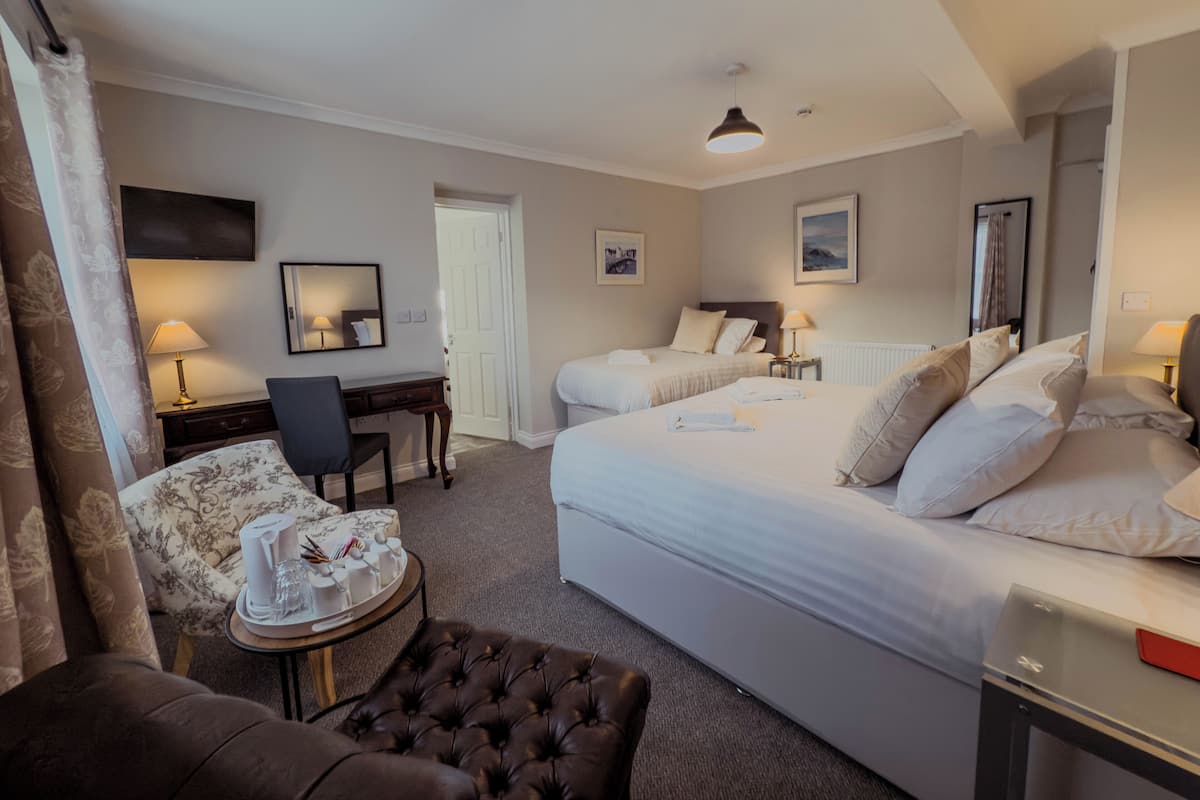 Superior Triple Room | In-room safe, desk, blackout drapes, iron/ironing board