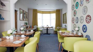 Colazione a buffet, servita tutte le mattine (12.00 GBP a persona)