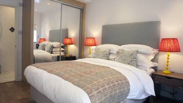 Garden Suite | Iron/ironing board, free WiFi, bed sheets