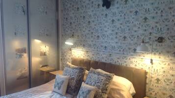 Dobbeltrom – comfort, hageutsikt | Minibar, skrivebord, strykejern/-brett og barnesenger (inkludert)