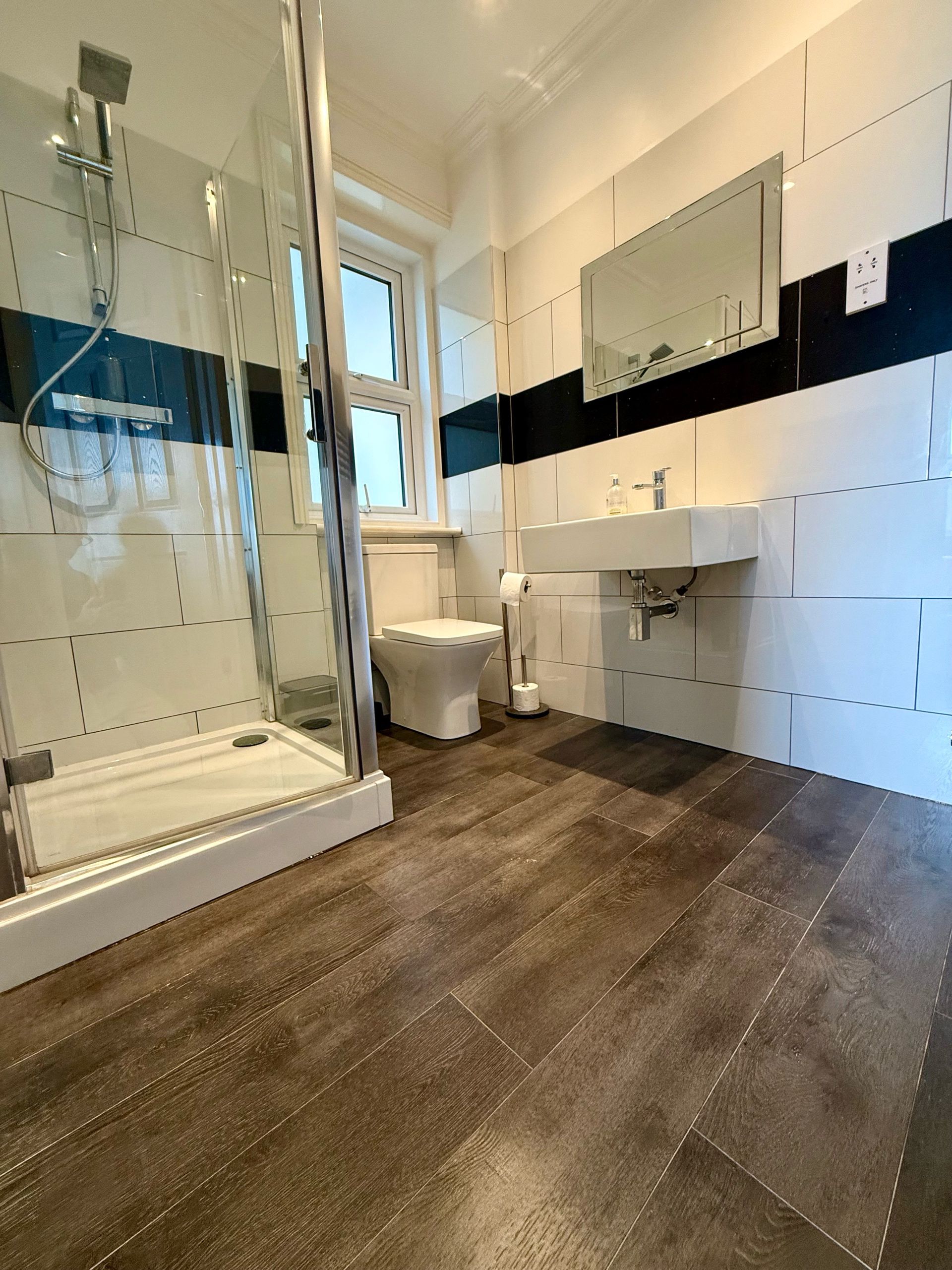 Superior Double Room | Bathroom | Hair dryer, towels