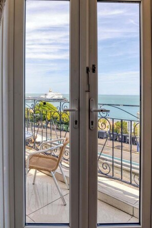 Superior Double Room (Sea View Shared Balcony) | Individually decorated, individually furnished, iron/ironing board - The Cumberland Hotel (Eastbourne)