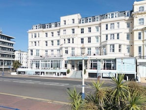 Porch - The Cumberland Hotel (Eastbourne)