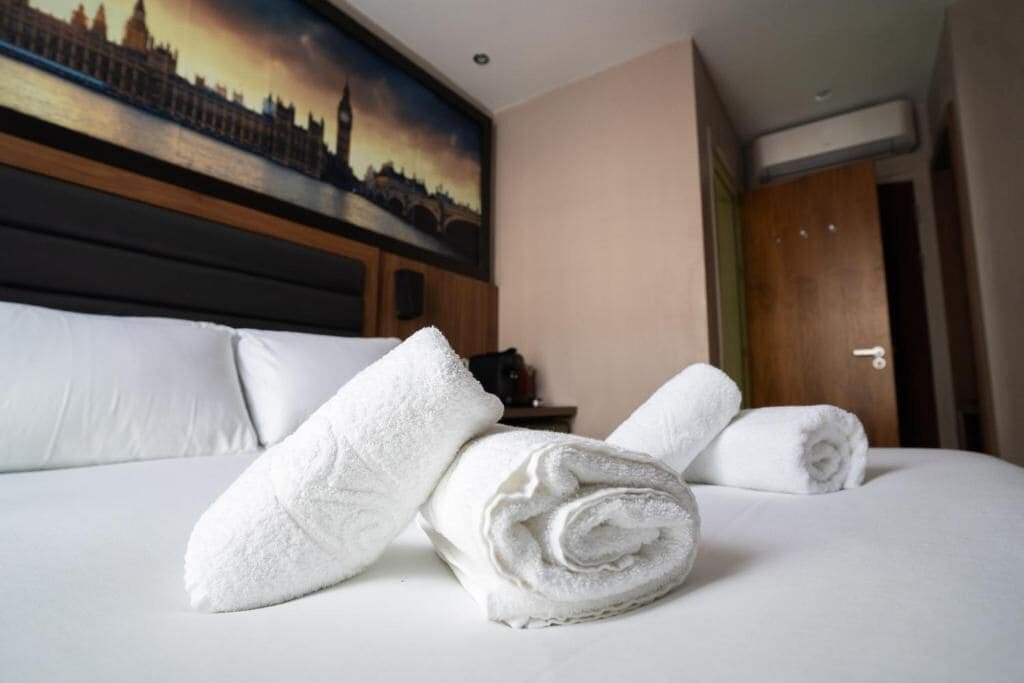 Photo - London Court Hotel