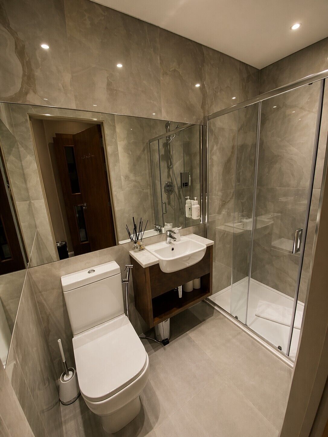 Photo - London Court Hotel