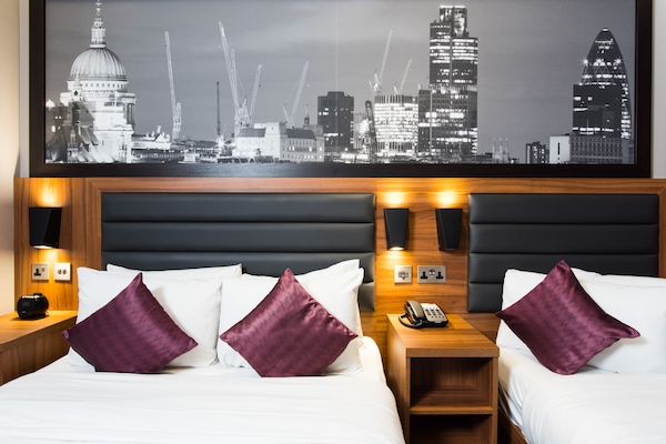 Literie de qualité supérieure, coffres-forts dans les chambres, bureau