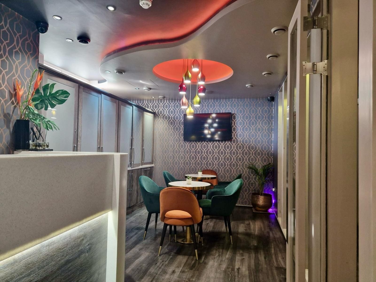 32-inch flat-screen tv with cable channels, tv, ipod dock