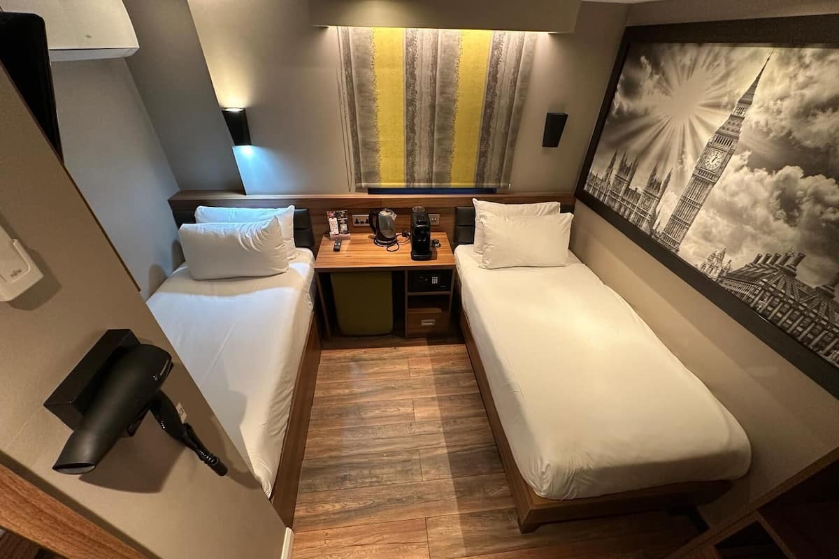 Classic Twin Room, Garden View | Premium bedding, in-room safe, desk, soundproofing