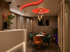 Check-in/check-out kiosk - London Court Hotel (London)