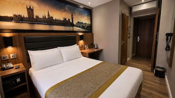 Kahden hengen classic-huone | Ylelliset vuodevaatteet, tallelokero huoneessa, työpöytä, äänieristys