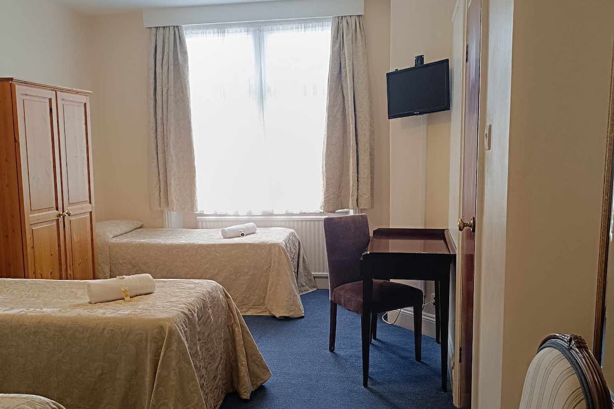 Standard Dört Kişilik Oda, Banyolu/Duşlu