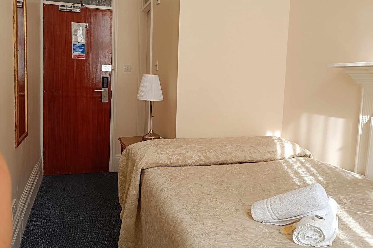 Standard Tek Büyük Yataklı Oda, Banyolu/Duşlu