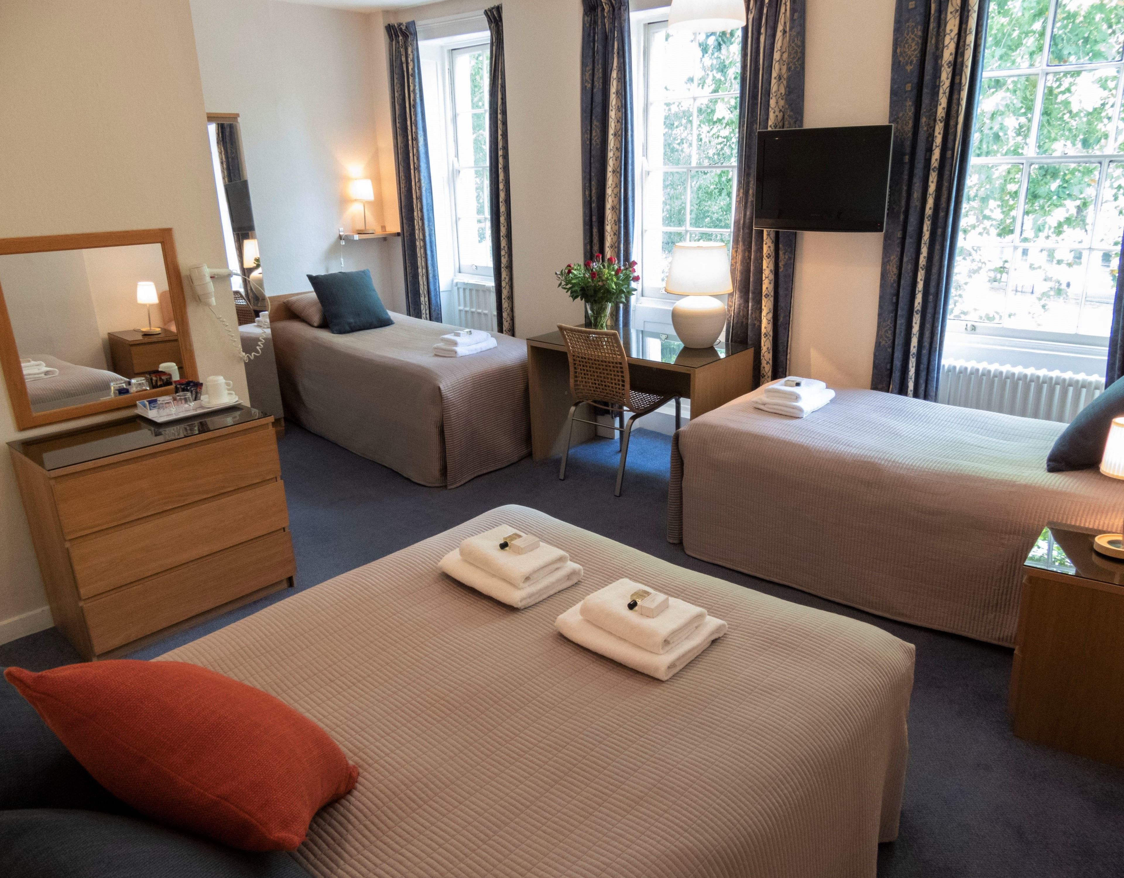 Superior Quadruple Room, Ensuite | Desk, iron/ironing board, free cots/infant beds, free WiFi