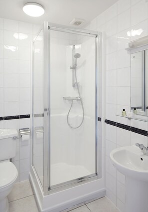 Hair dryer, towels - Euro Hotel (London)