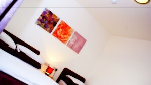 Unclassified image, 2 of 60, button - Hindes Hotel (Harrow)