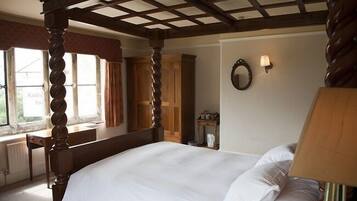 Premier Double or Twin Room | Premium bedding, desk, iron/ironing board, cots/infant beds