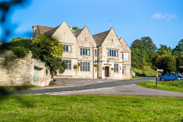 Front of property - The Amberley Inn (Stroud)