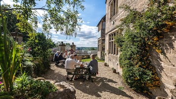 Lounas ja illallinen, paikallinen keittiö