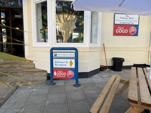 Terrace/patio - The Embassy Hotel (Great Yarmouth)