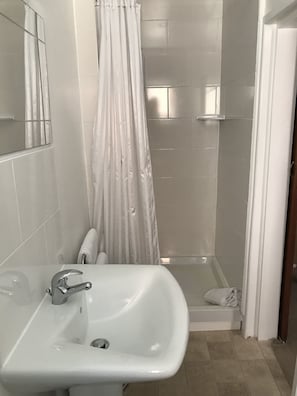 Standard Double Room | Bathroom