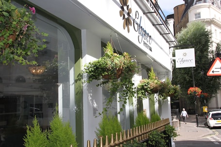 Exterior detail. Elysee HydePark