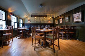 Breakfast, lunch, dinner served; British cuisine 