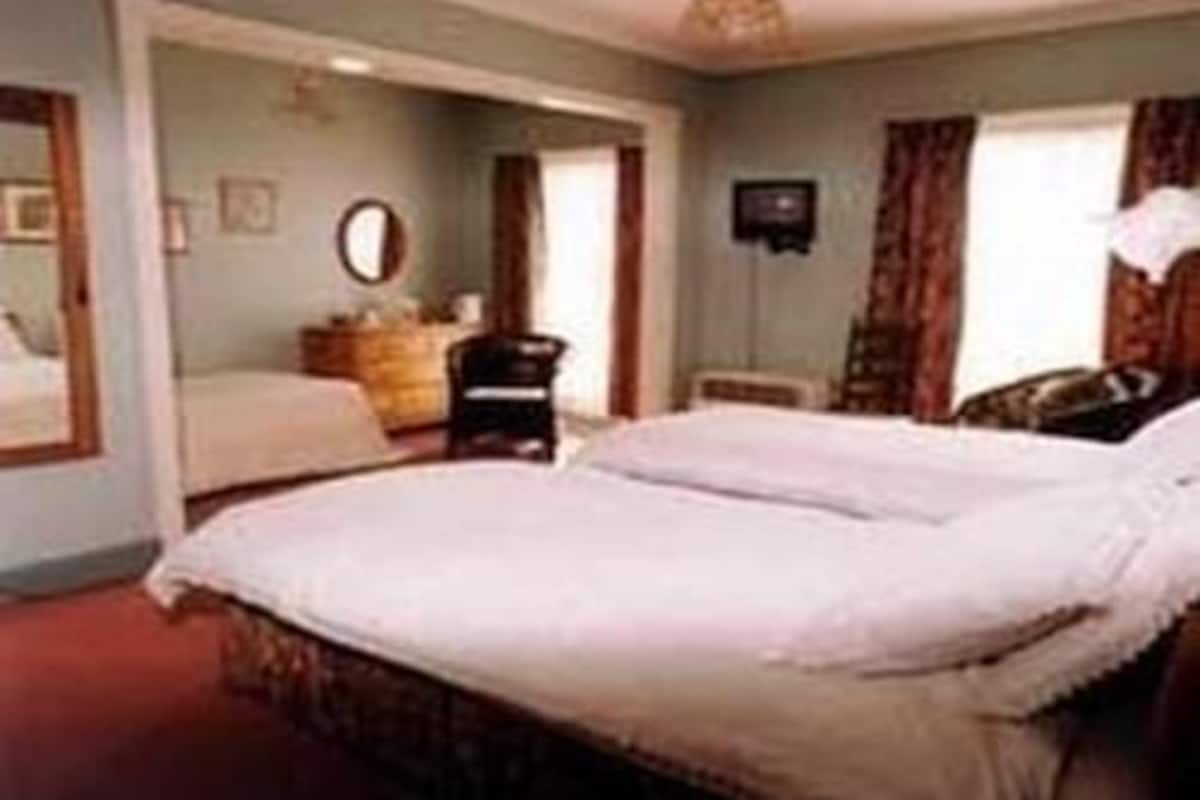 Superior Twin Room, Ensuite