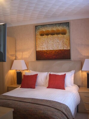 办公桌、熨斗/熨板、婴儿床、免费 WiFi