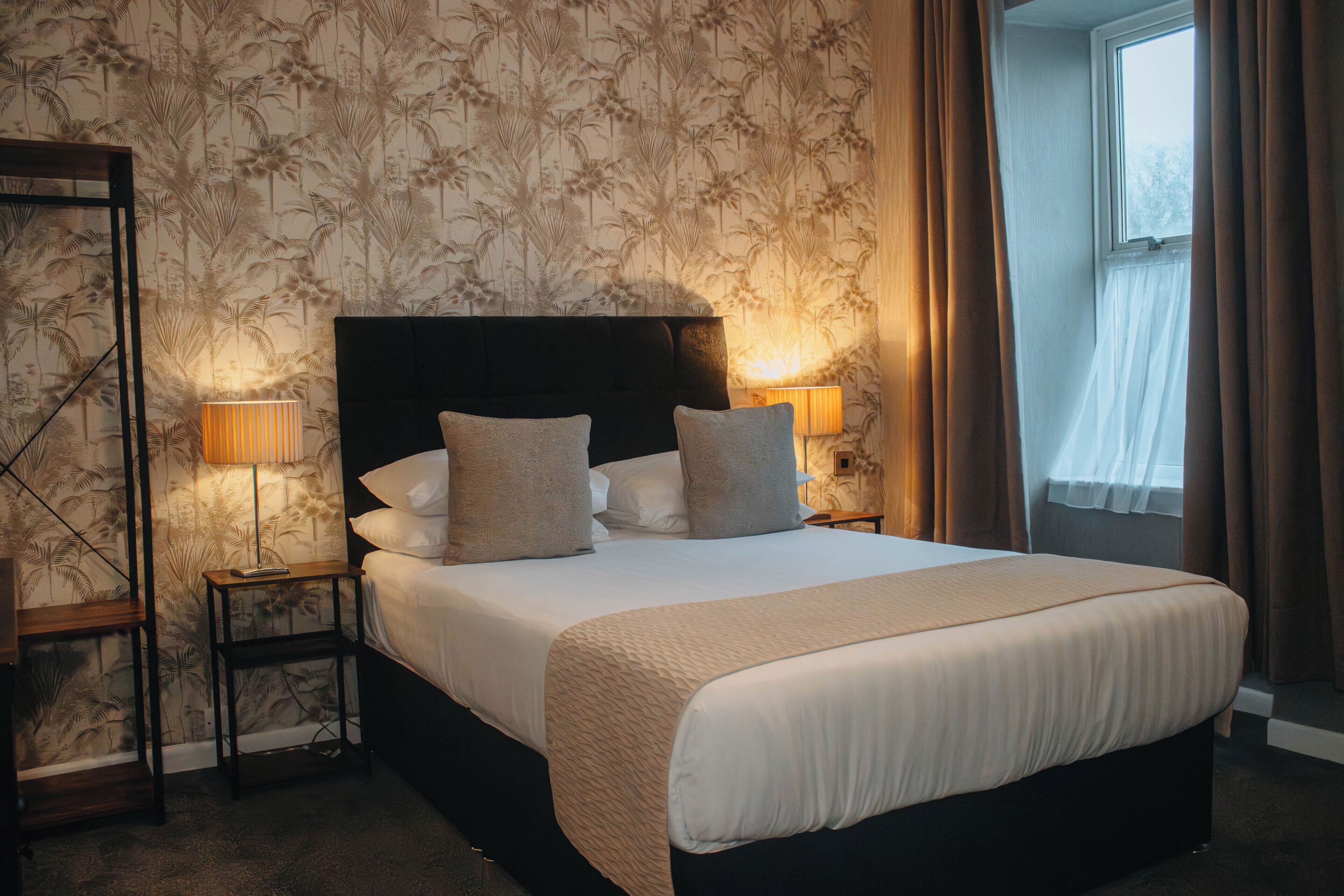 办公桌、熨斗/熨板、婴儿床、免费 WiFi