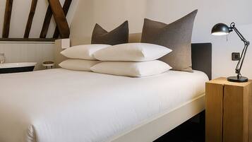 Duplex Suite | Desk, laptop workspace, iron/ironing board, cots/infant beds