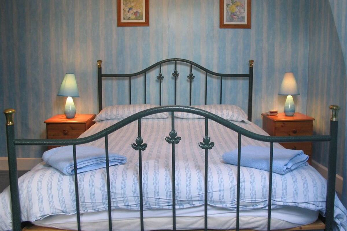 Chambre Double, salle de bains attenante