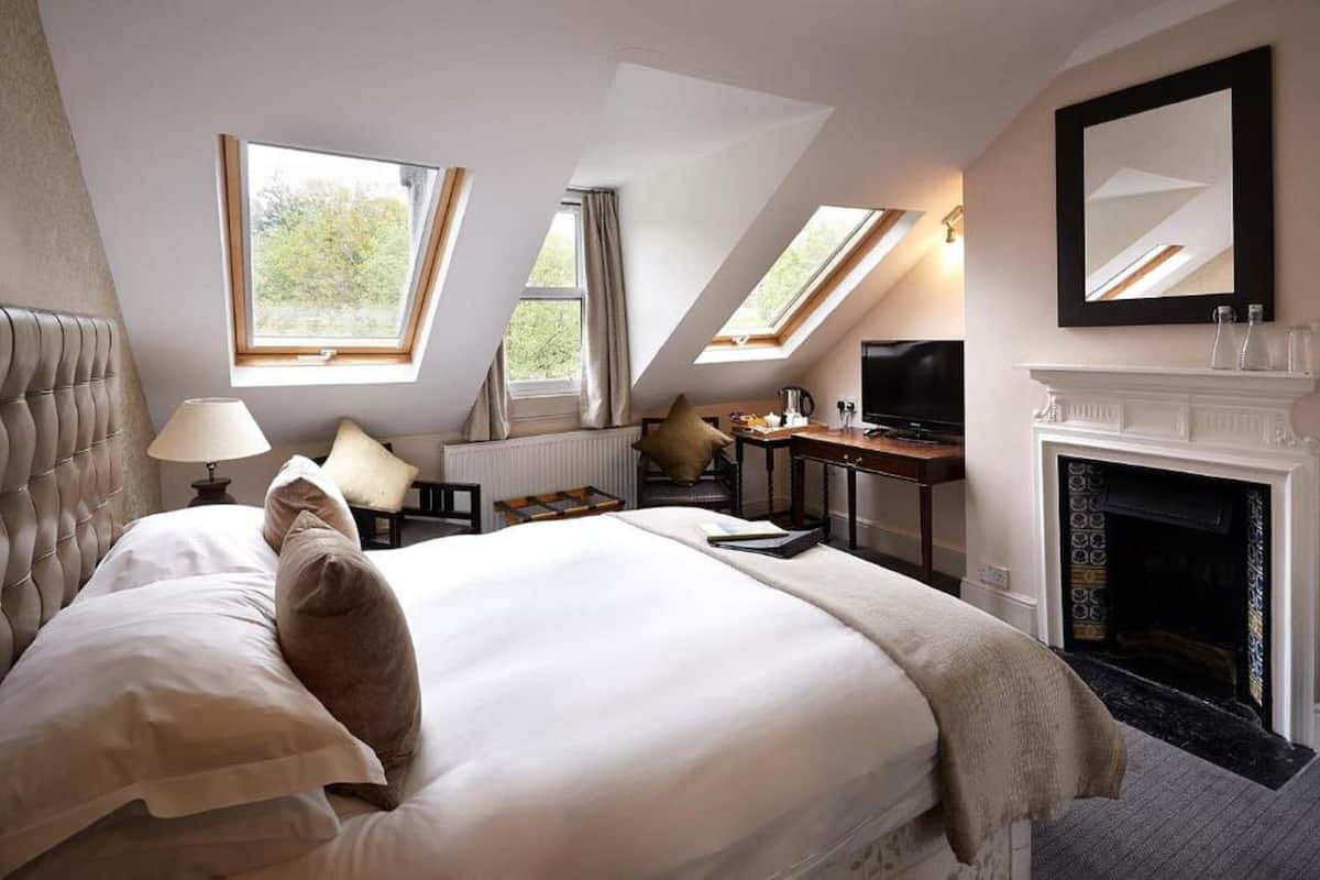 Standard King Room | Luxe beddengoed, een kluis op de kamer, een bureau
