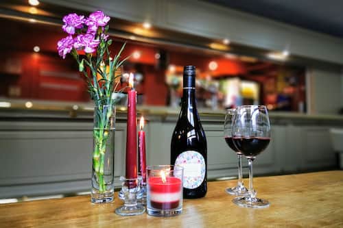 Déjeuner, dîner et souper servis sur place