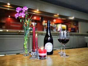 Breakfast, lunch and dinner served - Castle Hotel (Merthyr Tydfil)