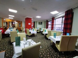 Frokost, lunsj og middag serveres