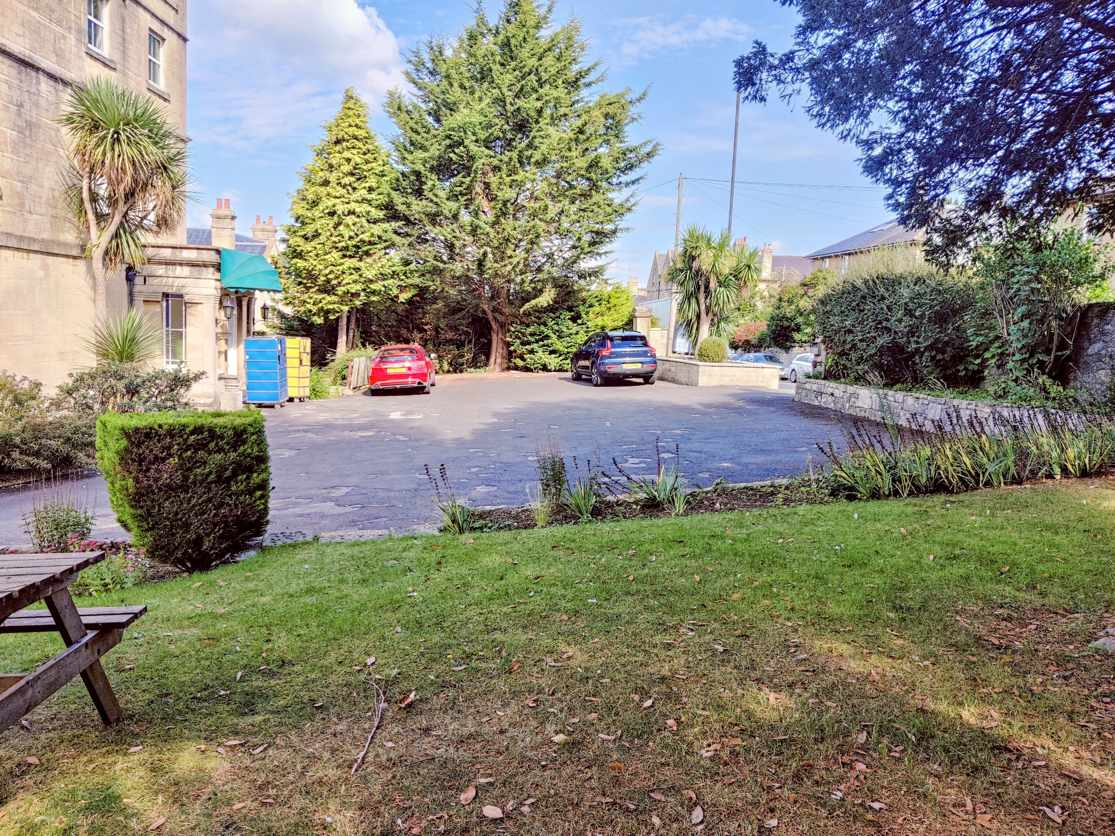 Photo - Wentworth House - Free Parking