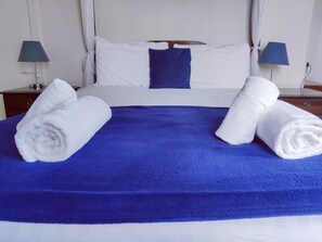 高級雙人房, 1 張標準雙人床 (Four Poster Bed) | 獨特裝潢、布置獨特、書桌、筆電工作空間