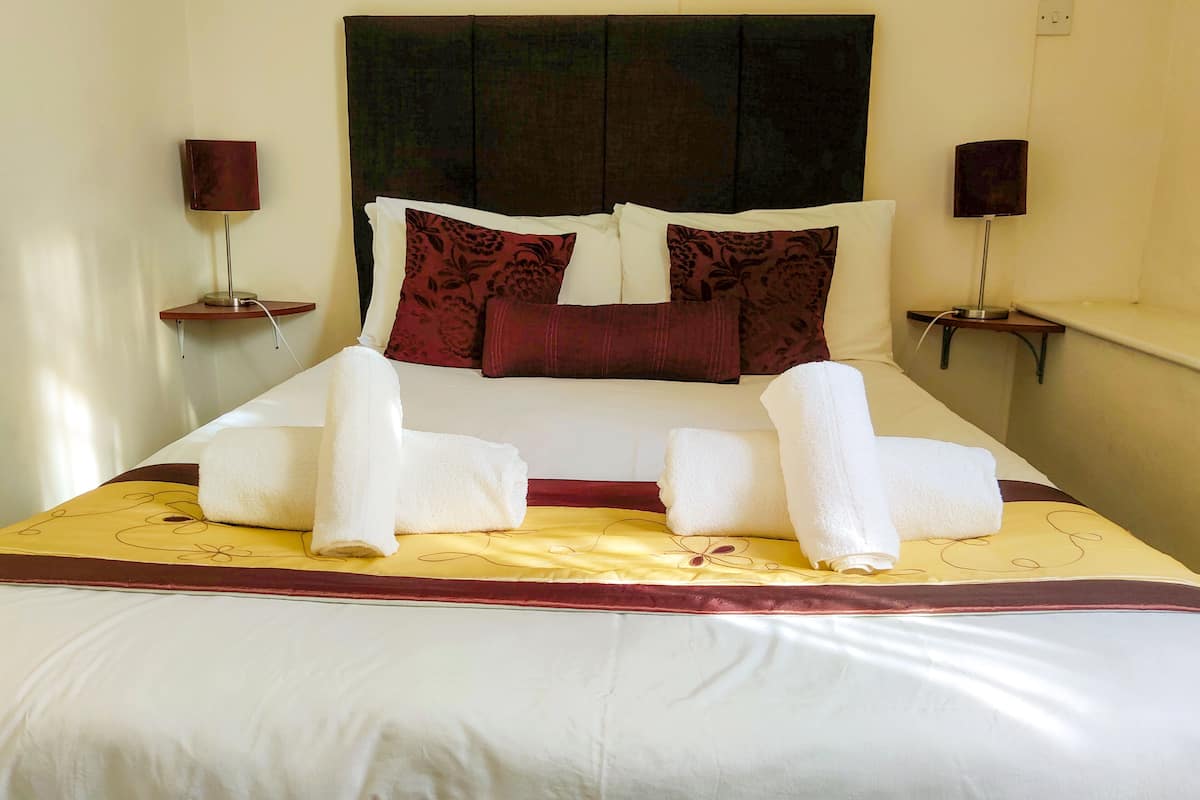 Standard Double Room, 1 Double Bed | Individually decorated, individually furnished, desk, laptop workspace
