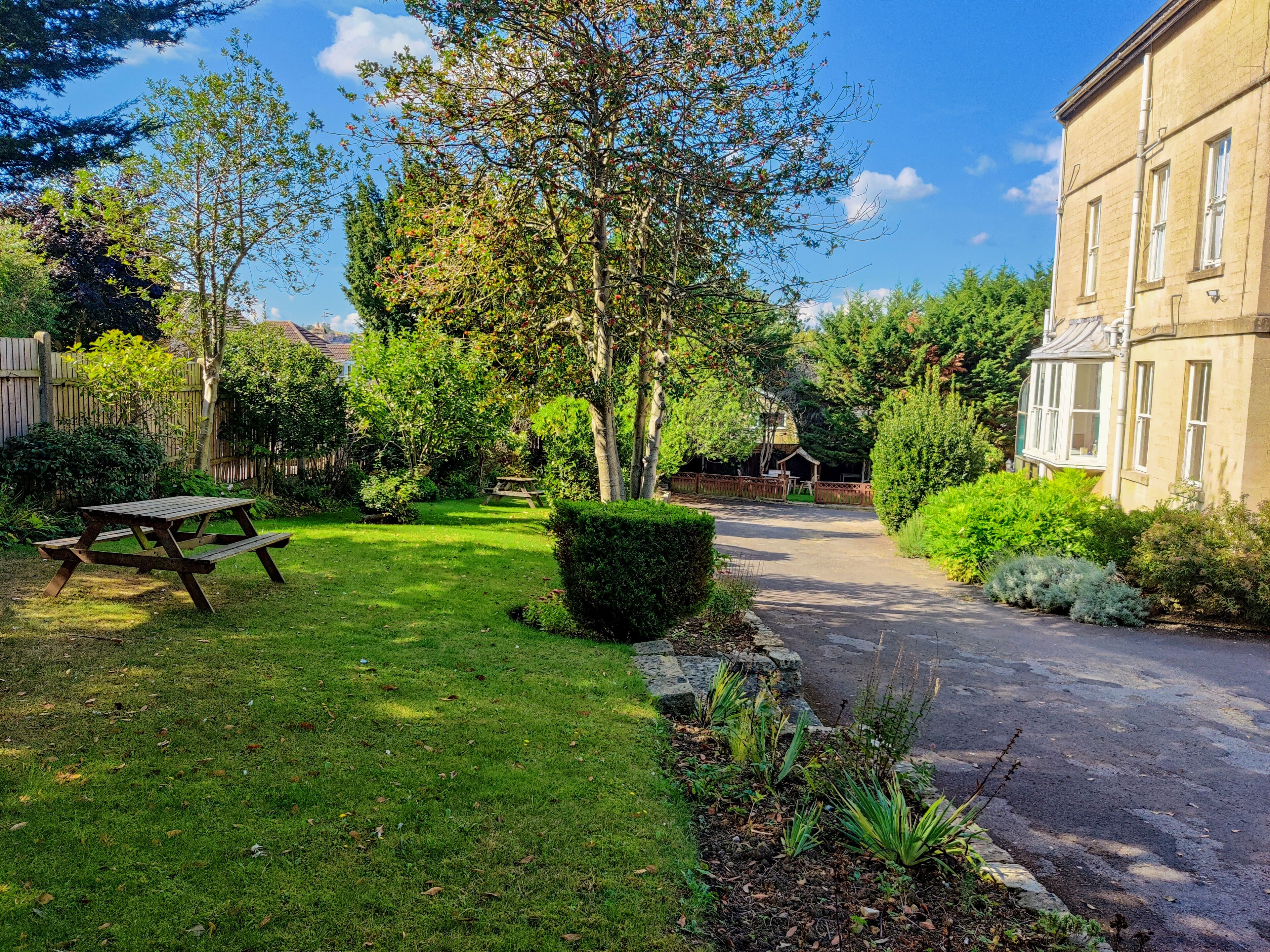 Photo - Wentworth House - Free Parking