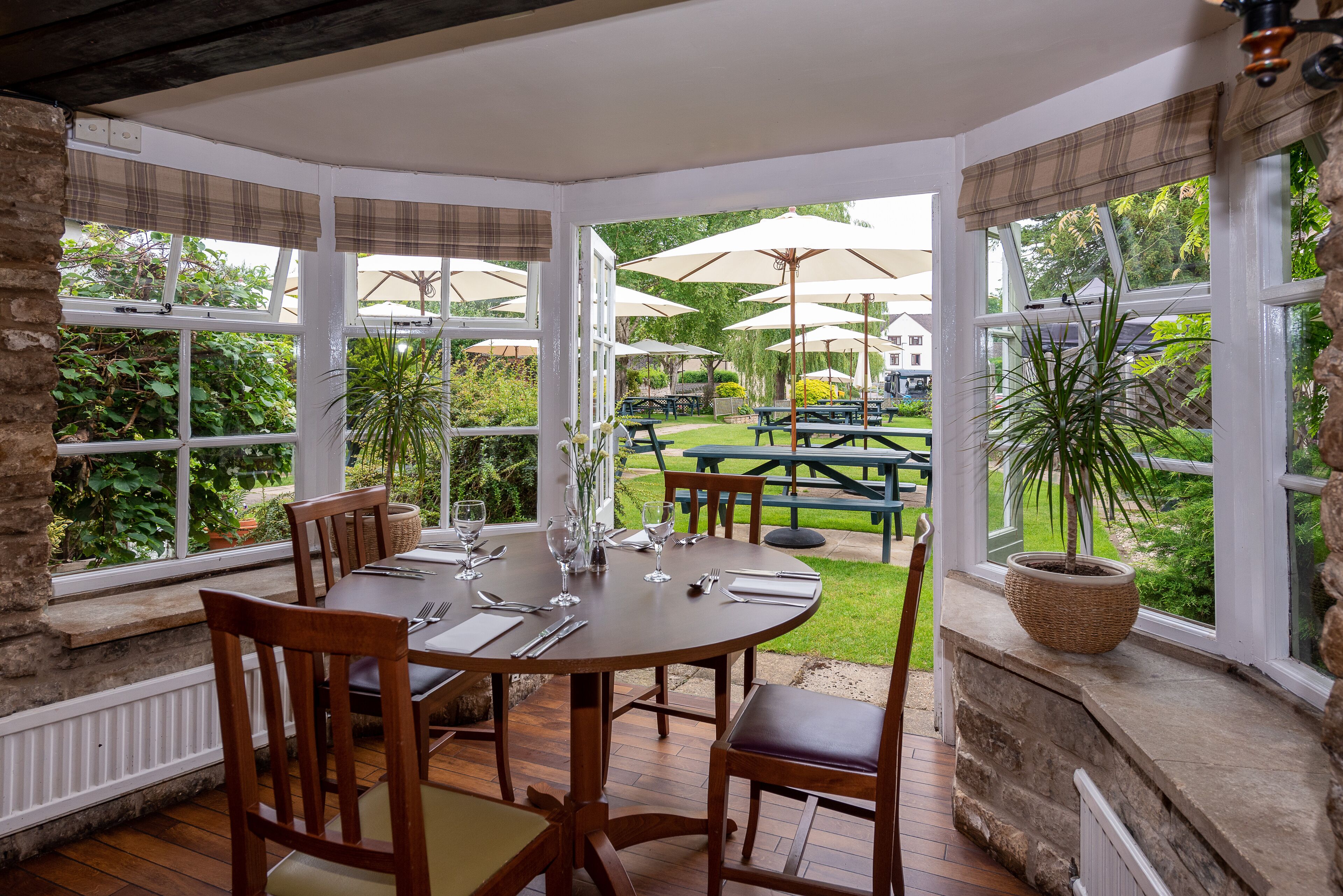 Lunch, dinner served; British cuisine, al fresco dining 