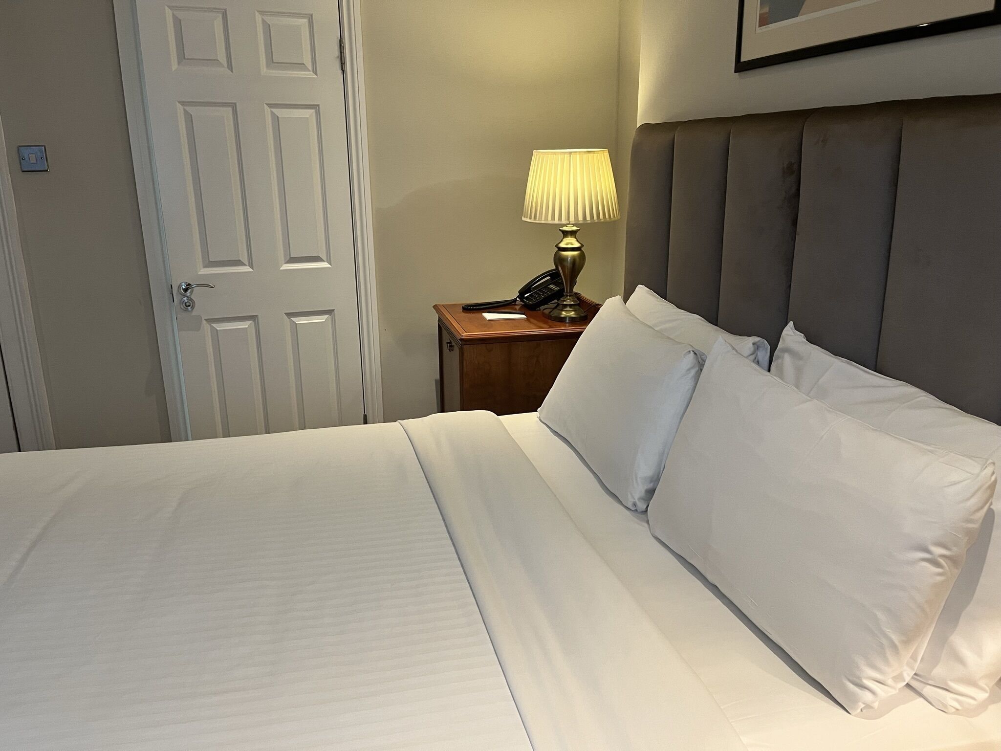 standard single room, ensuite (lower ground floor)