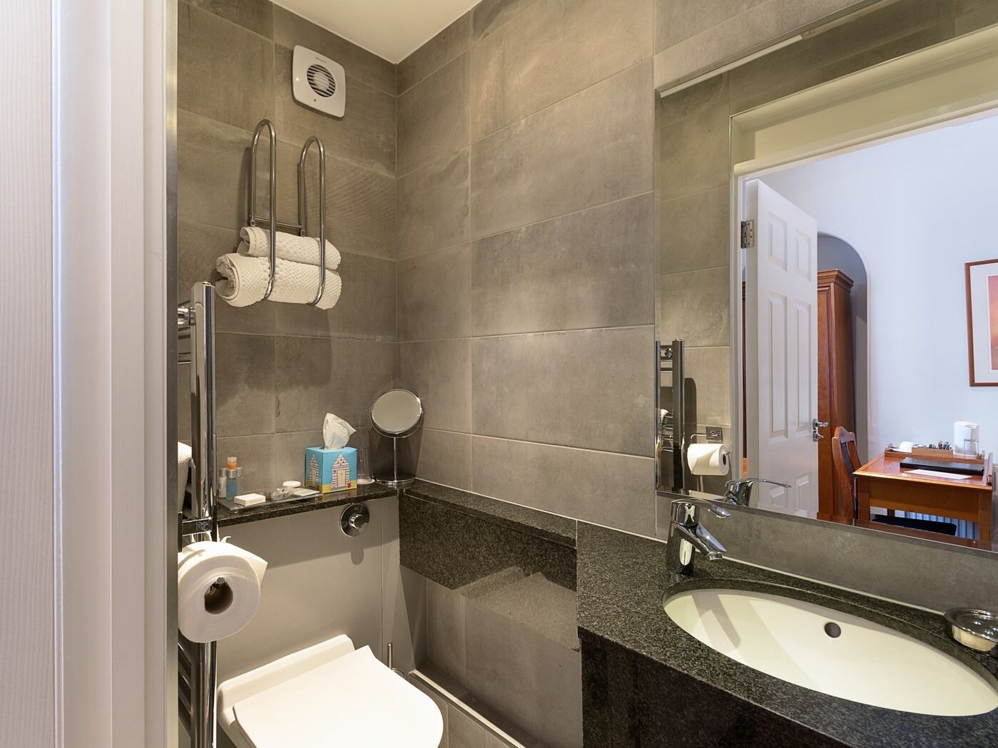 comfort single room, ensuite | bathroom