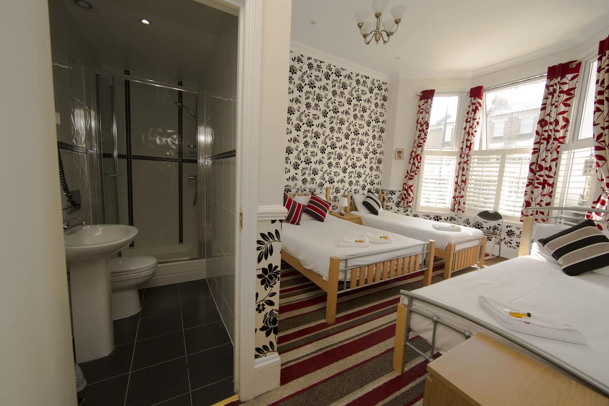 Family Room | Desk, soundproofing, iron/ironing board (on request), free WiFi