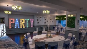 Unclassified image, 3 of 116, button - Birch Hotel (Heywood)