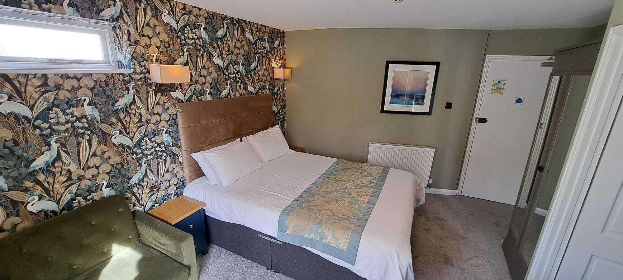 standard double room, 1 double bed, non smoking, ensuite | hypo-allergenic bedding, iron/ironing board, travel cot, free wifi